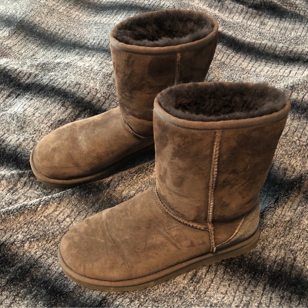 VTG UGG Classic Short Boot Chocolate Suede Size 7